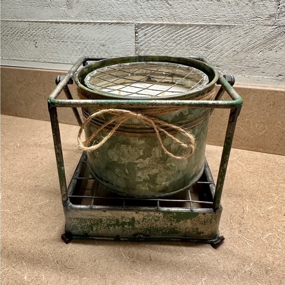 FARMHOUSE CANDLE HOLDER. GALVANIZED METAL WITH MOVABLE WOOD HANDLE. - Picture 5 of 9